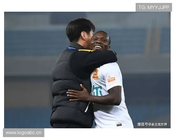 小迈克尔波特半场表现惊艳8中6三分3中3独揽18分助力球队争胜 小迈克尔波特半场表现惊艳8中6三分3中3独揽18分助力球队争胜